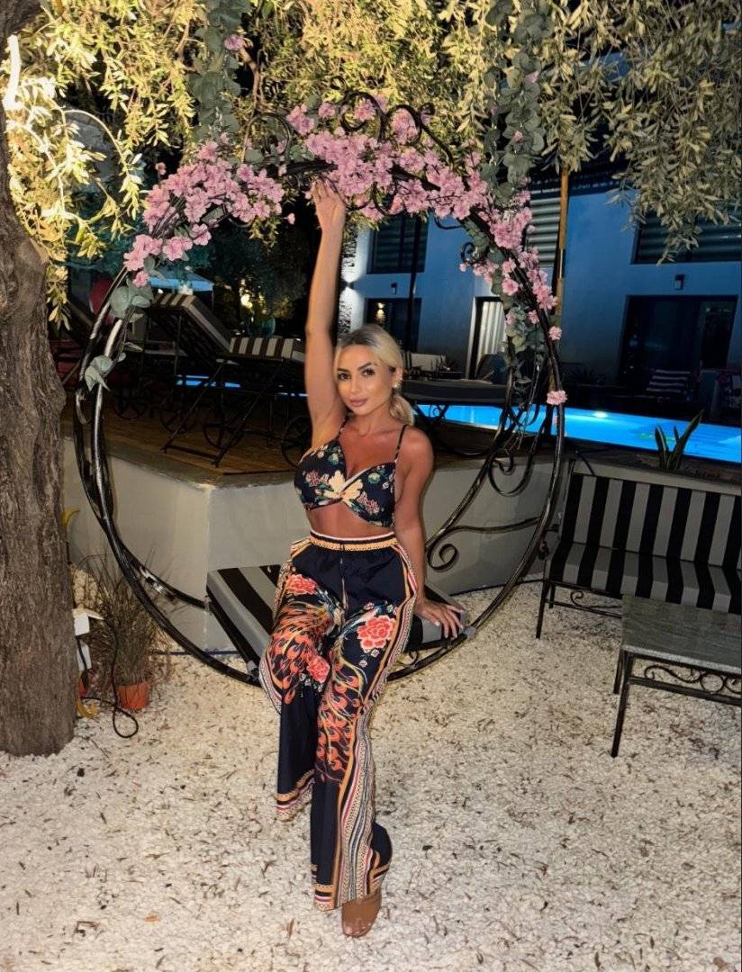 Set doua piese - pantalon si top - print floral si paun - albastru marin